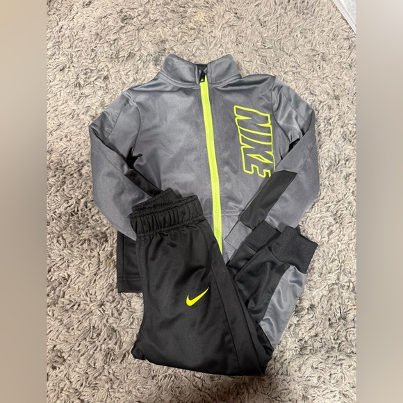 Nike Gray and Black Tracksuit with Neon Accents Boys 3T - Picture 1 of 5